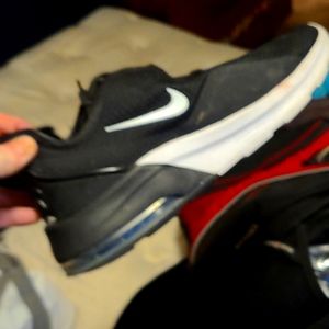 Nike Air max sz.11 color black w/ white sole